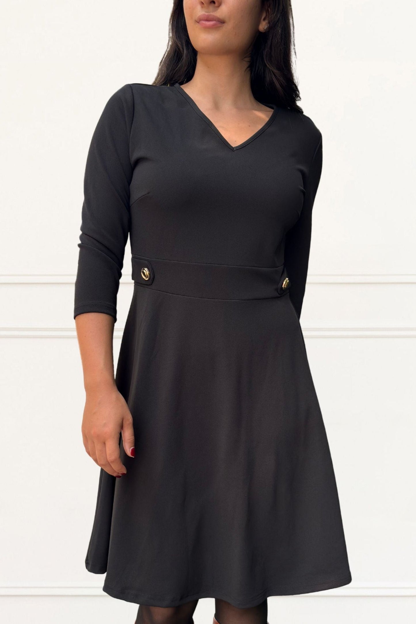 Nathalie Robe Évasée Col V Coupe Structurée Boutons Dorés Femme
