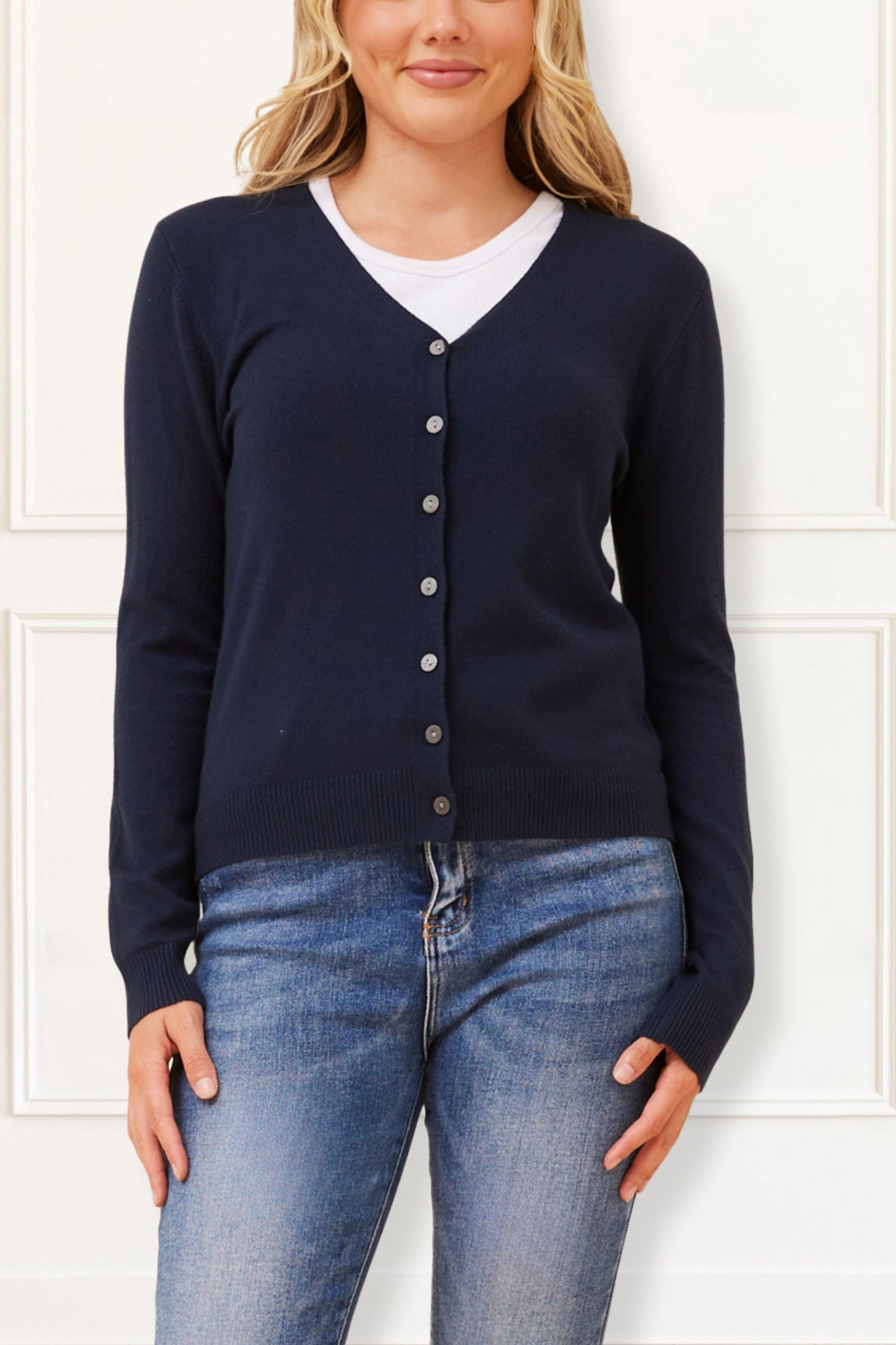 Collette Cardigan Uni Léger Boutonné Devant Manches Longues