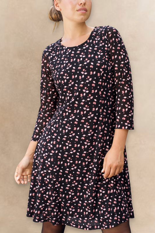 Daisie Robe Noire Évasée Maille FIlet Imprimé Floral Rose