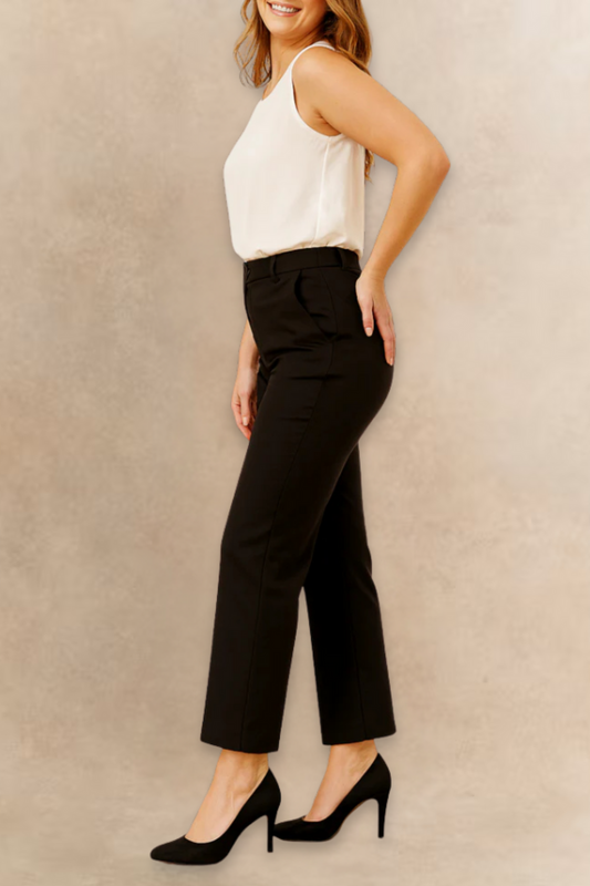 Romy Pantalon Noir Ajusté Court Coupe Droite Finition Lisse Devant