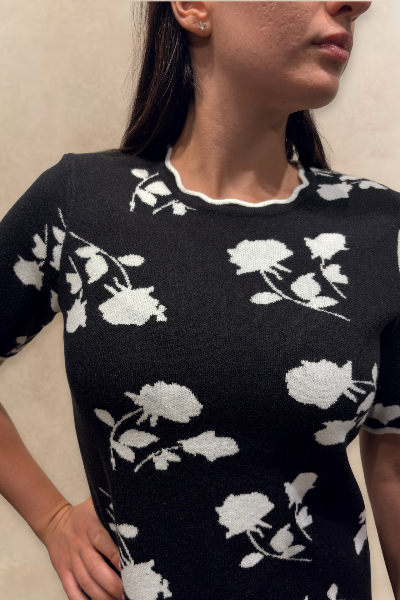 Suzanna Robe Noire Trapèze Imprimé Floral Manches Courtes Femme