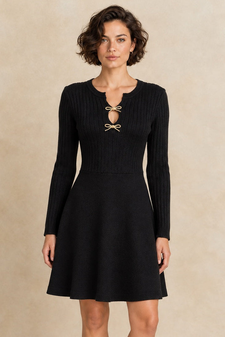 Odette | Robe en maille à boutons nœuds dorés